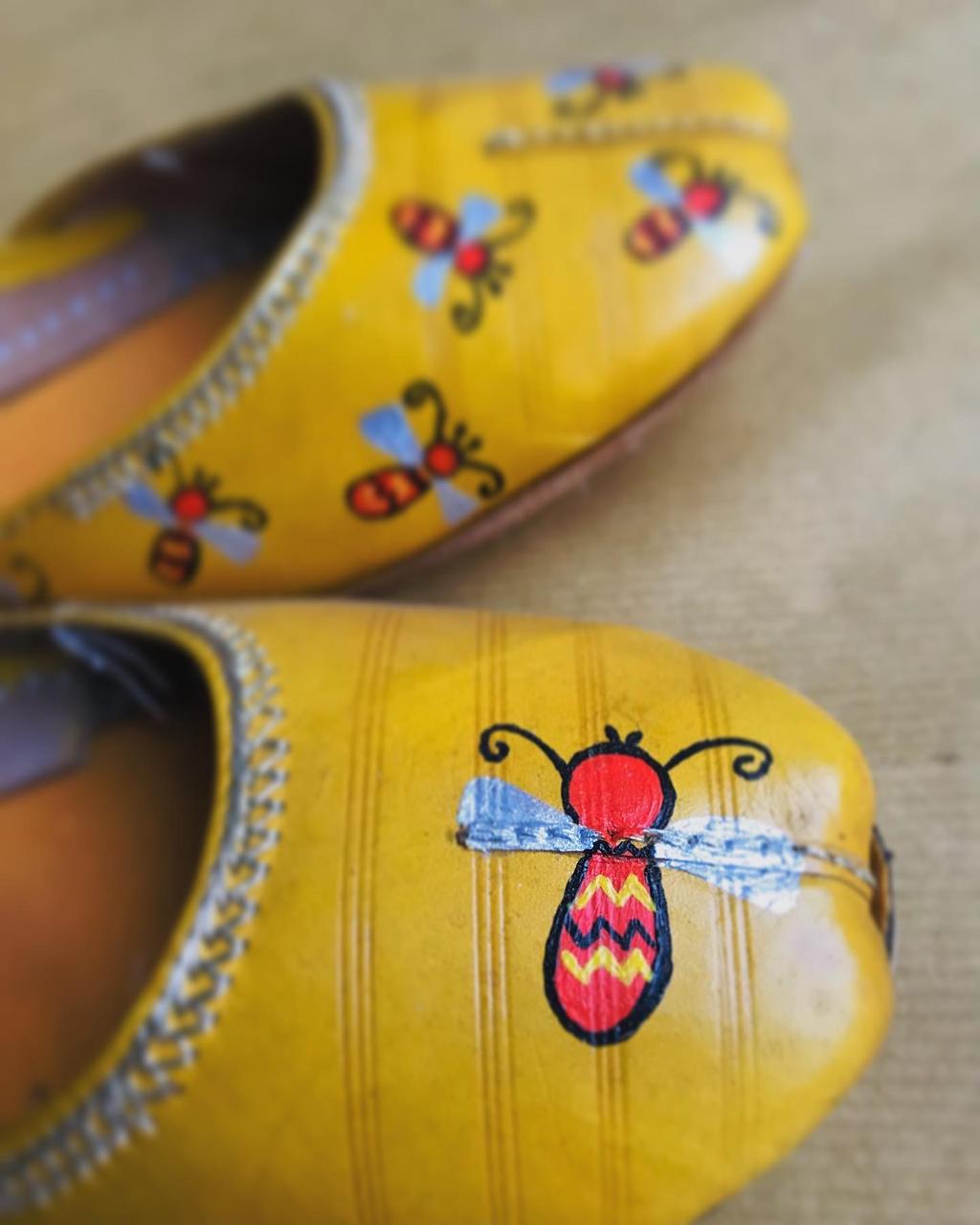 Bumble Bee Yellow Khussa Flats